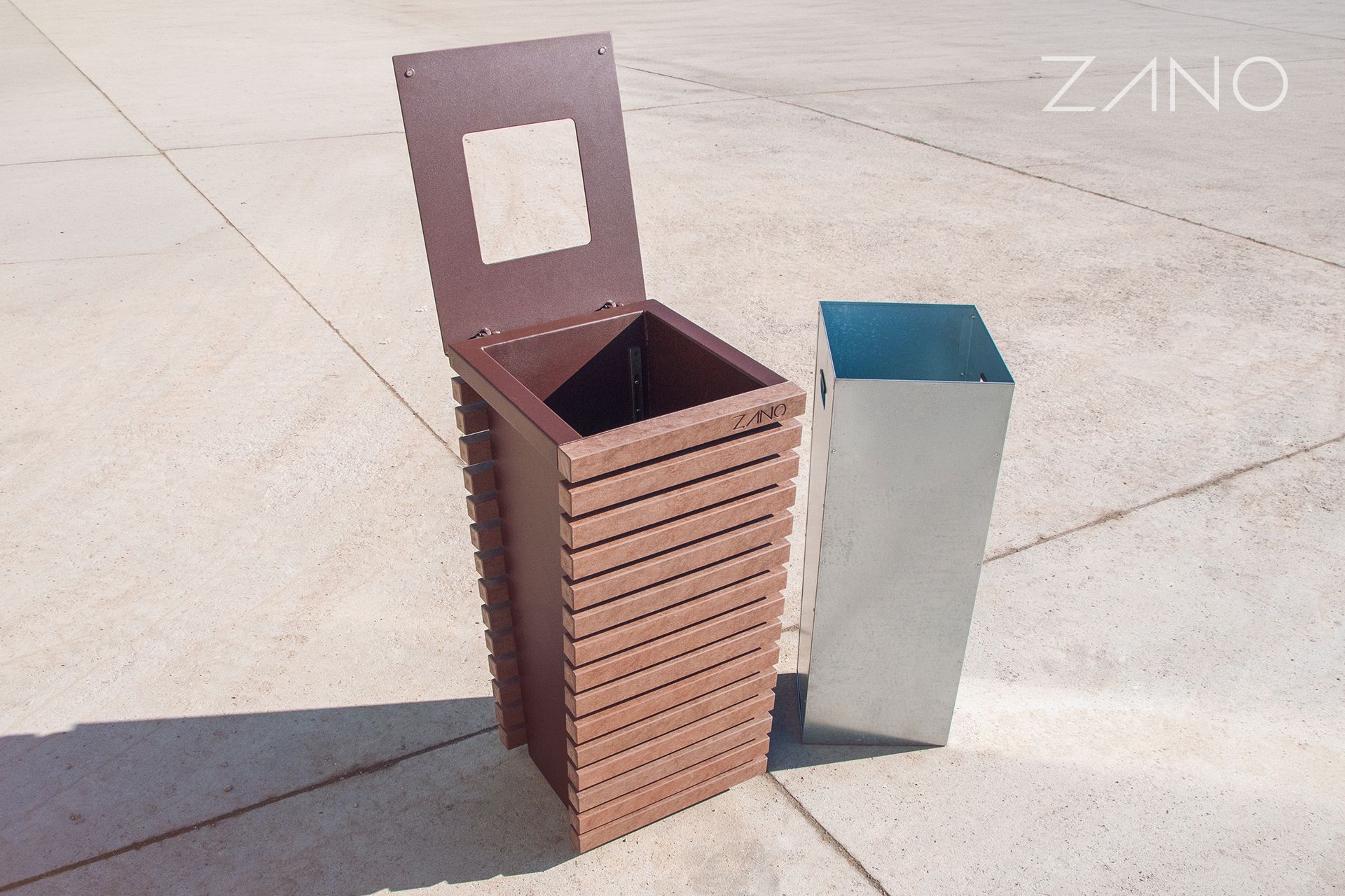 Single-compartment litter bin with removable galvanized sheet metal insert. Single-compartment litter bin with removable galvanized sheet metal insert.