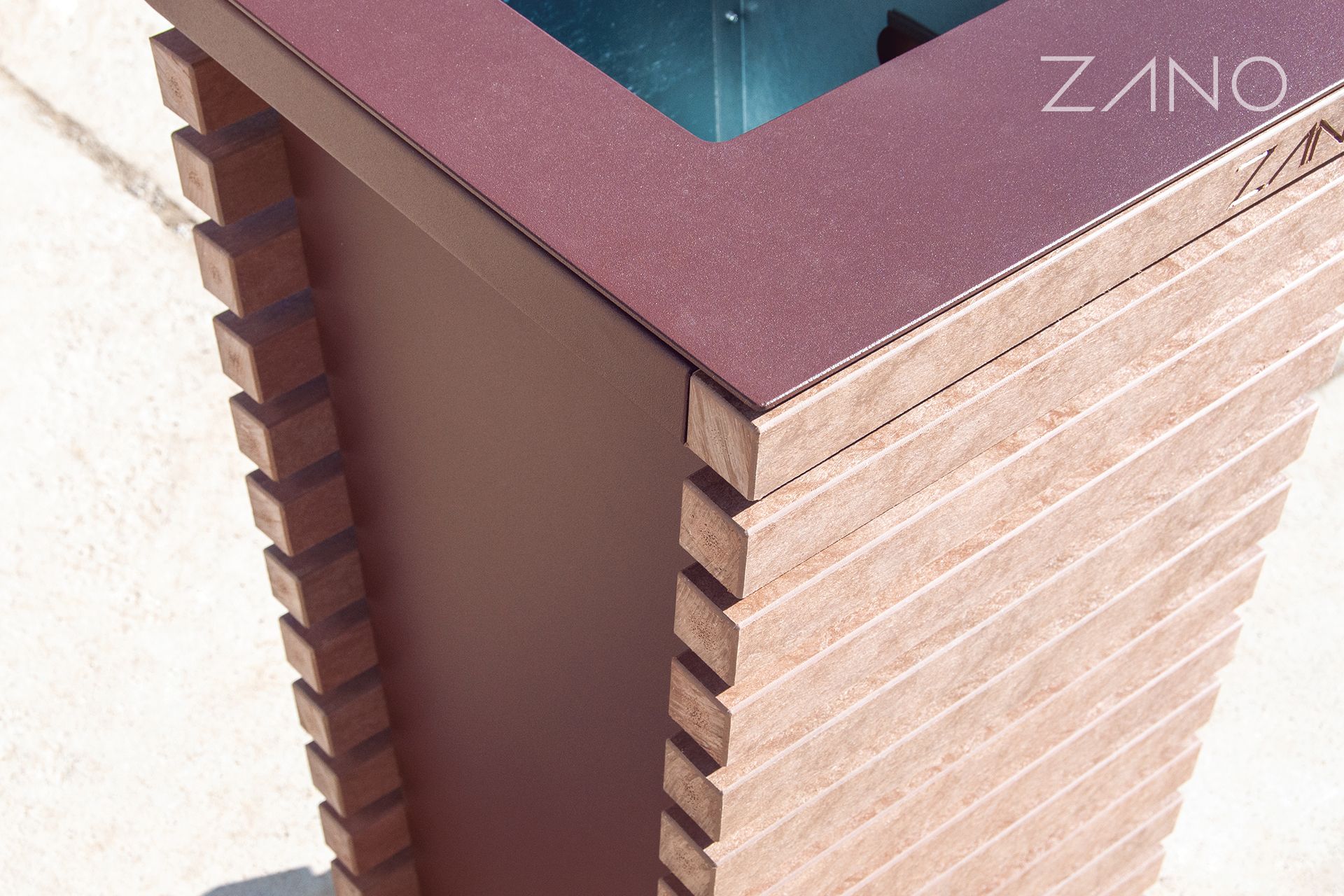 Tiger drylack Rusty Iron litter bin and Ekodeska made of recycled plastic