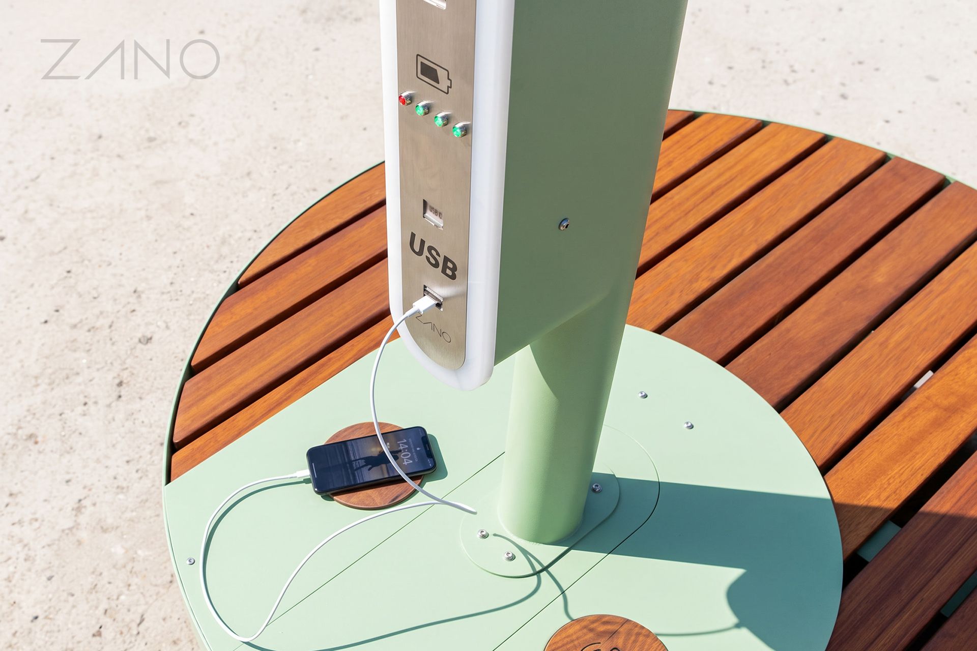 UNIVERSE Solar Station with USB-C Charger UNIVERSE Solar Station with USB-C Charger