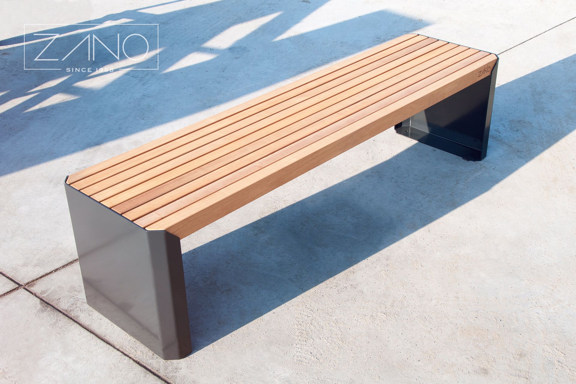 Stilo bench 02.448 | Tauari wood | RAL 7021
